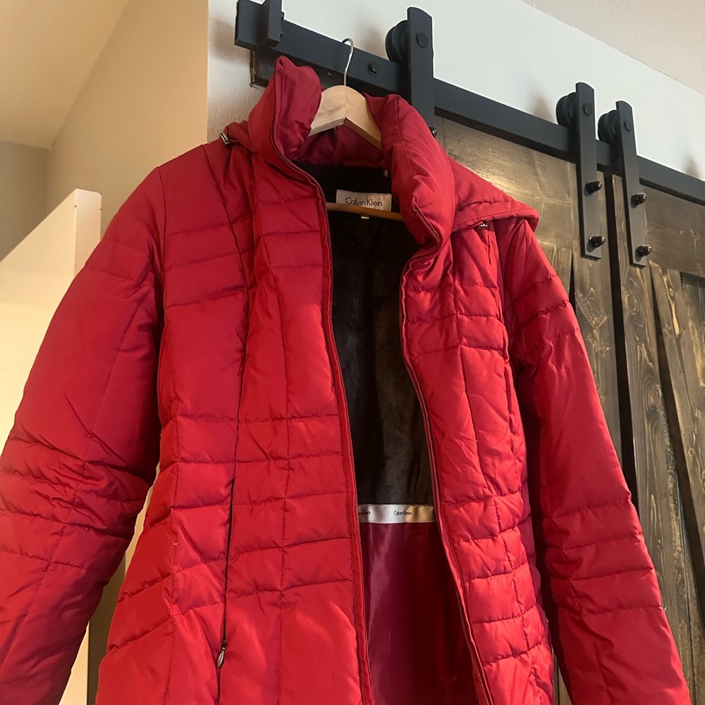 Calvin Klein Red Puffer Jacket with High Collar and Quilted Design
